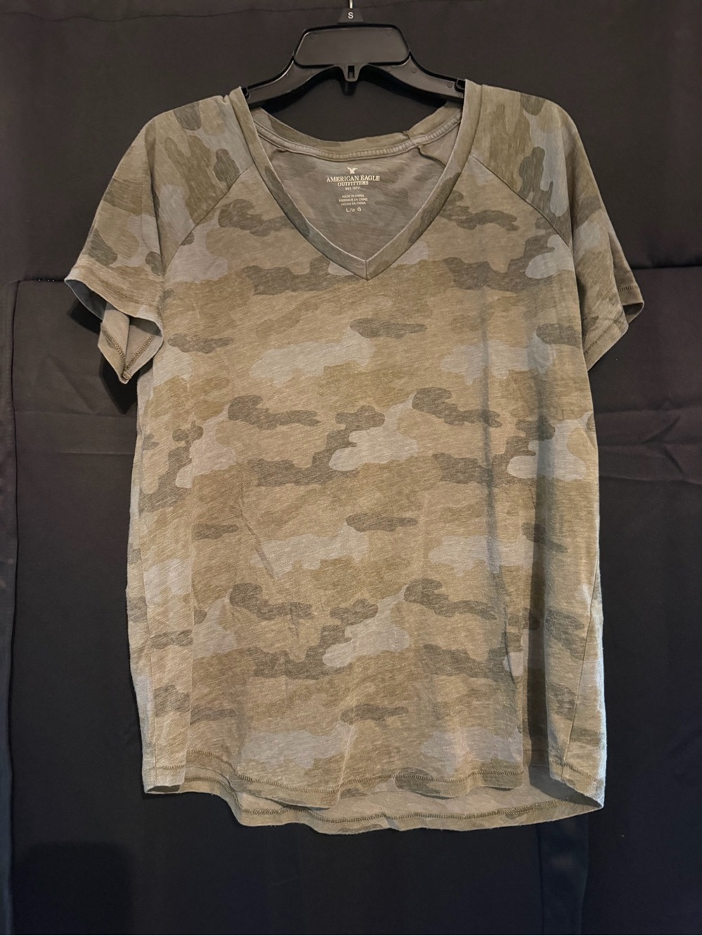 American Eagle Outfitters Women's V-Neck Camo Tee - Olive & Gray